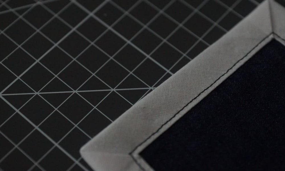 Comment poser du biais en angle droit